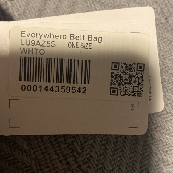 Lululemon Everywhere Belt Bag in White Opal - Picture 5 of 5